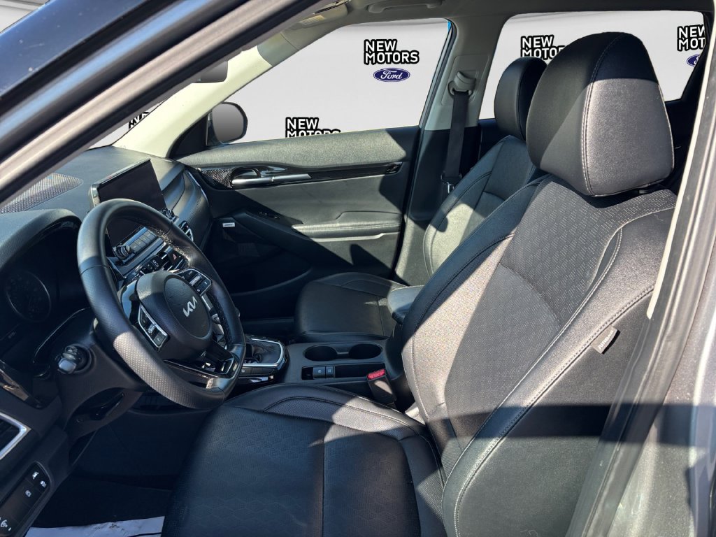 2022 Kia Seltos photo 10 of 16