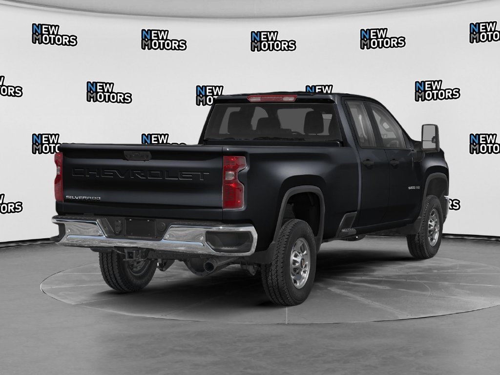 2024 Chevrolet Silverado 2500 HD photo 2 of 11