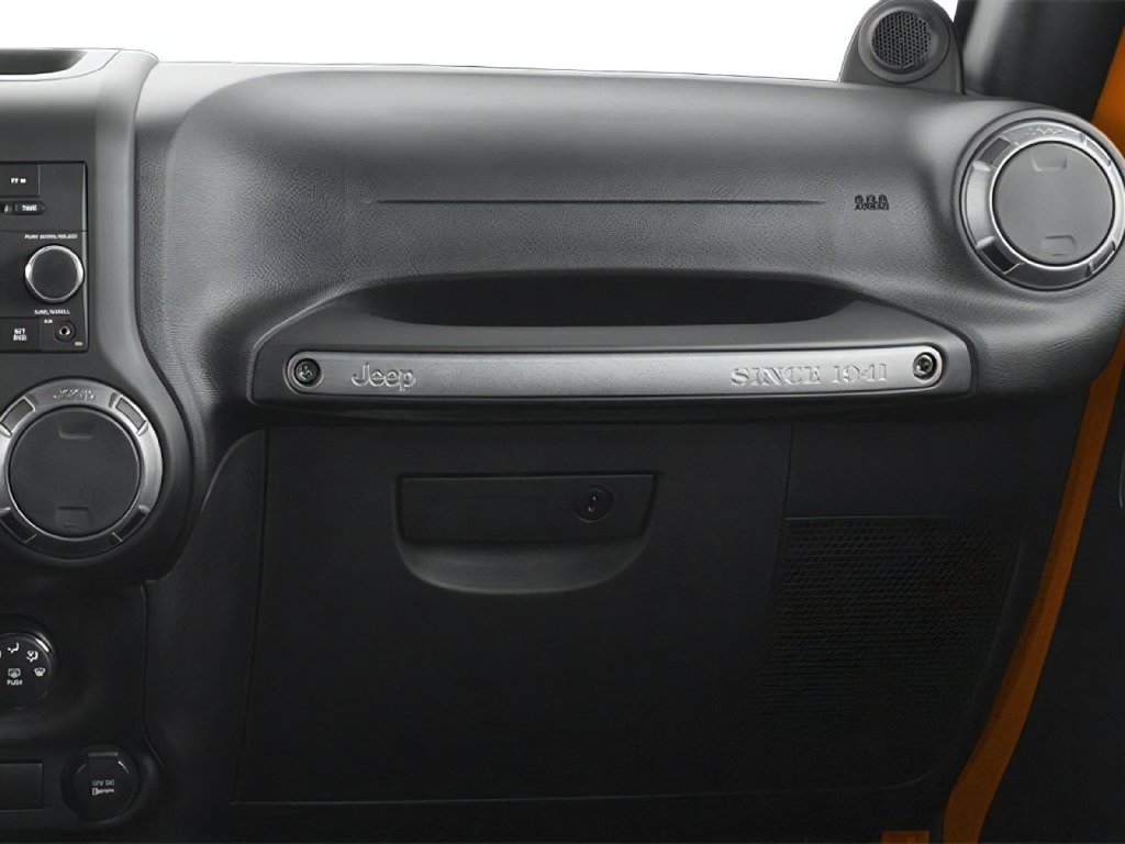 2013 Jeep Wrangler photo 12 of 13