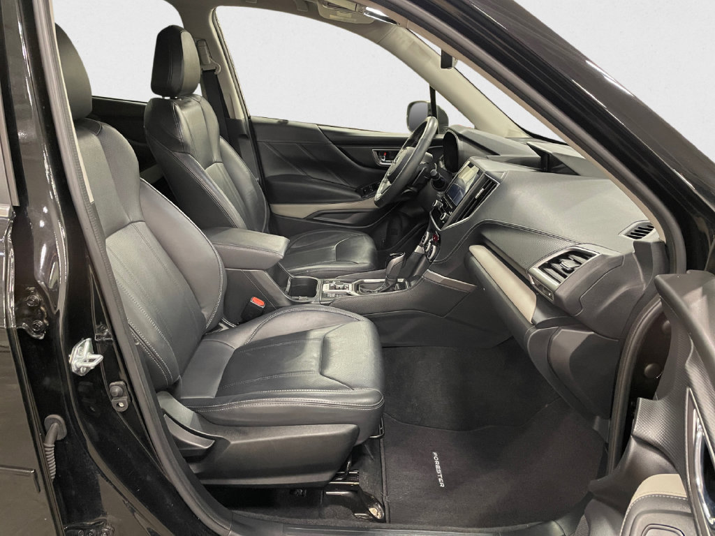 2023 Subaru Forester photo 15 of 17
