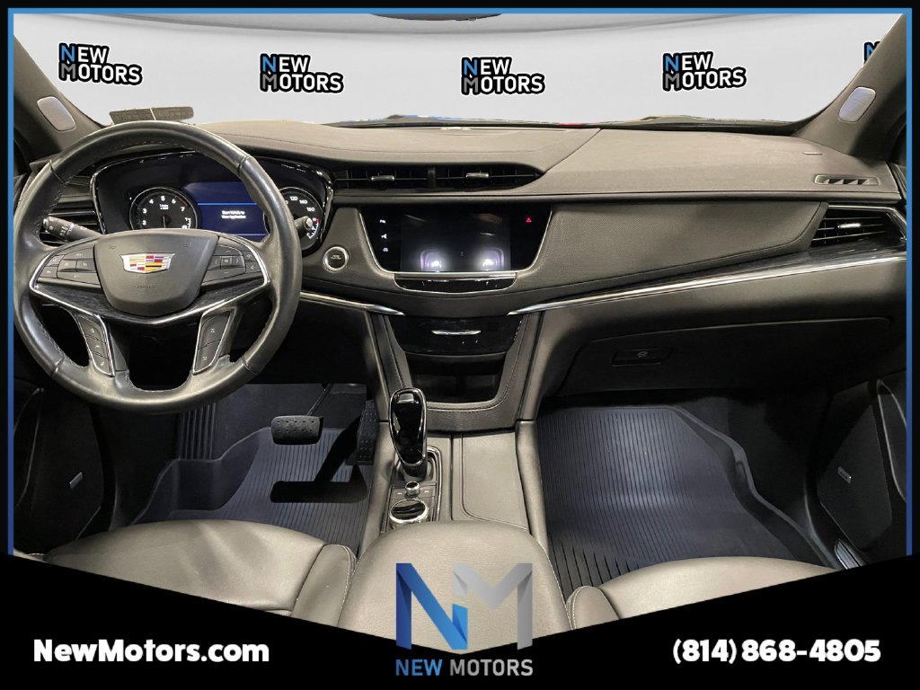 2023 Cadillac XT5 photo 10 of 17