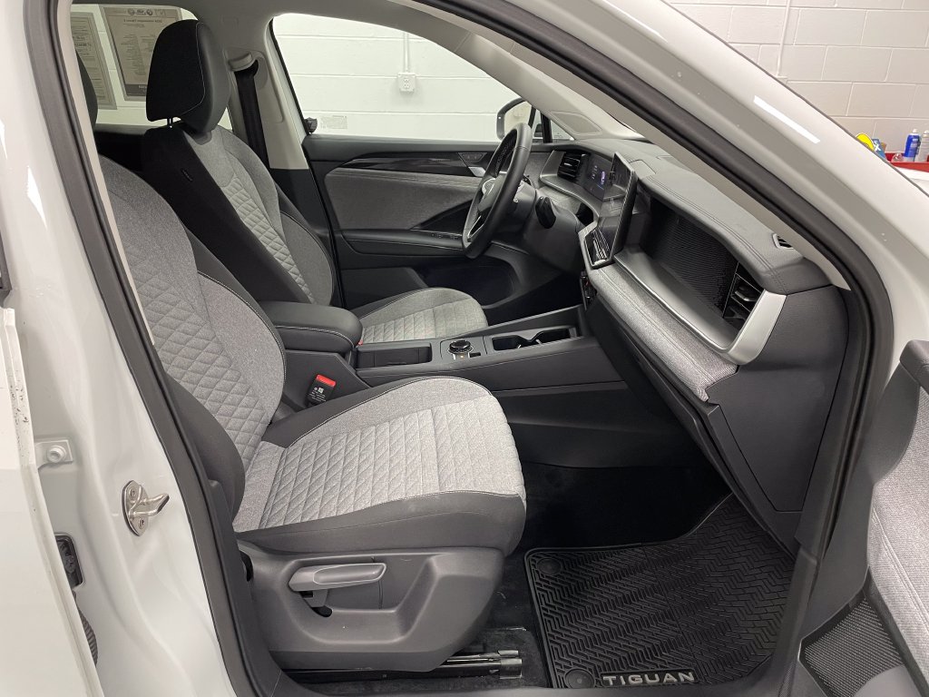 2026 Volkswagen Tiguan photo 10 of 13