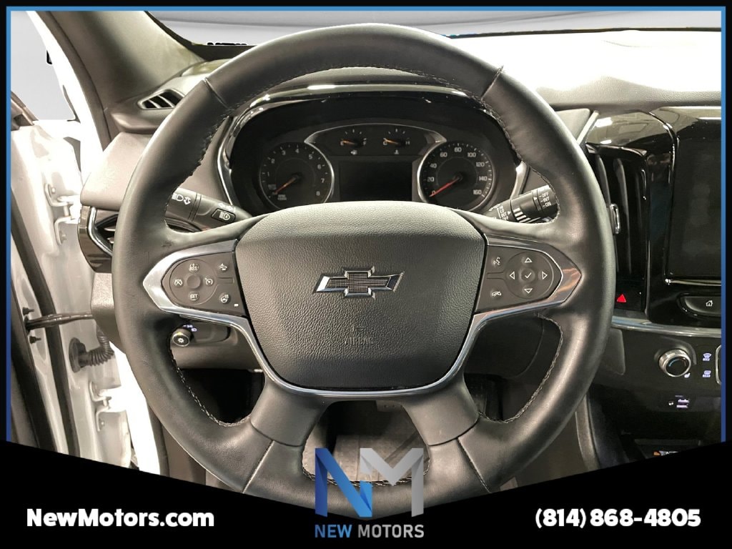 2023 Chevrolet Traverse photo 12 of 17