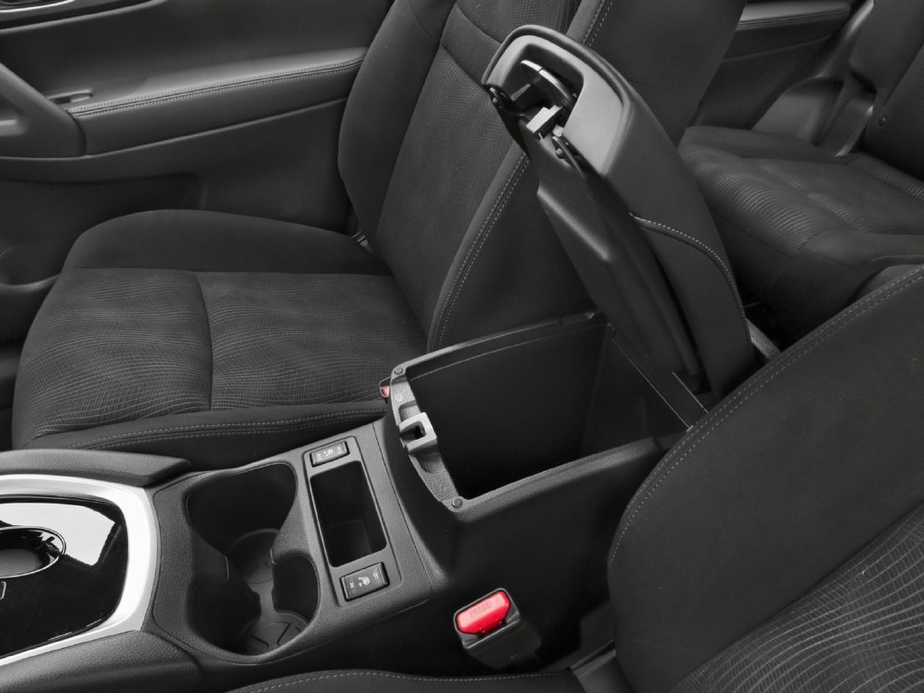 2016 Nissan Rogue photo 13 of 16