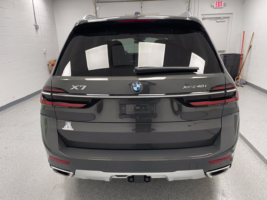 2026 BMW X7 photo 9 of 15