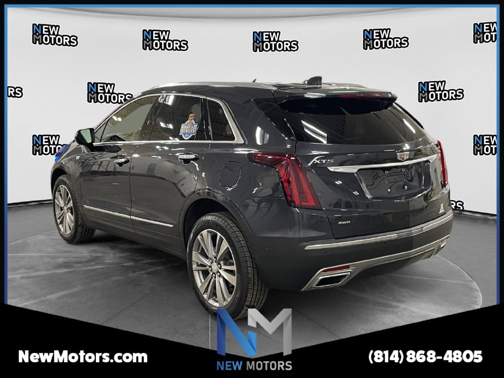2023 Cadillac XT5 photo 3 of 17