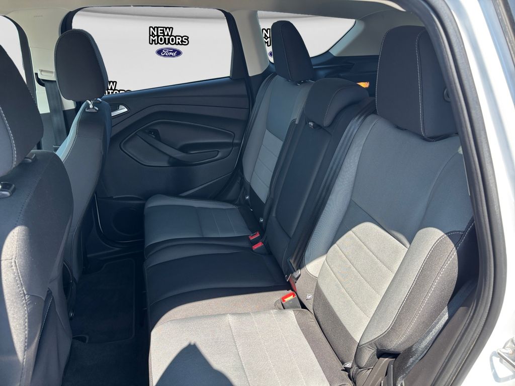 2016 Ford Escape SE Oxford White at Auto Express Rt. 8