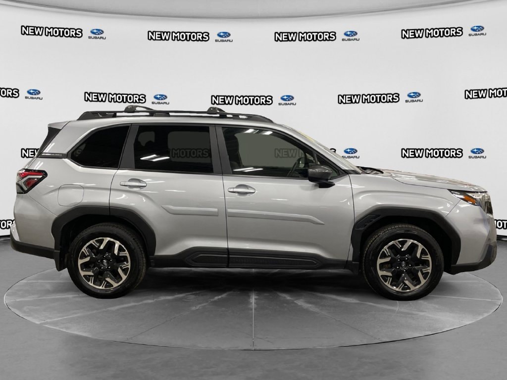 2025 Subaru Forester photo 6 of 17