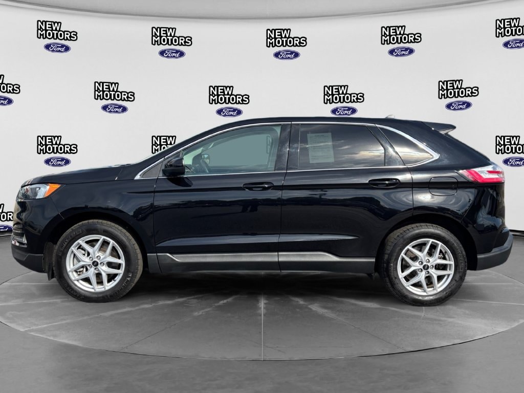 2024 Ford Edge photo 2 of 16
