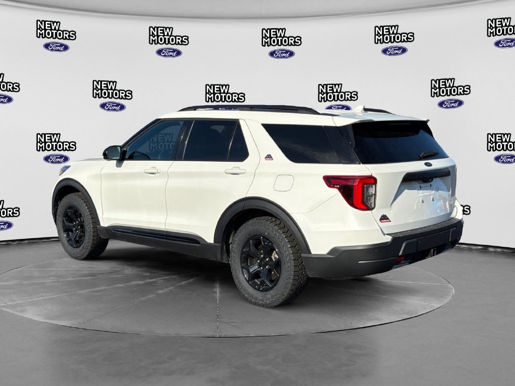2024 Ford Explorer photo 3 of 16