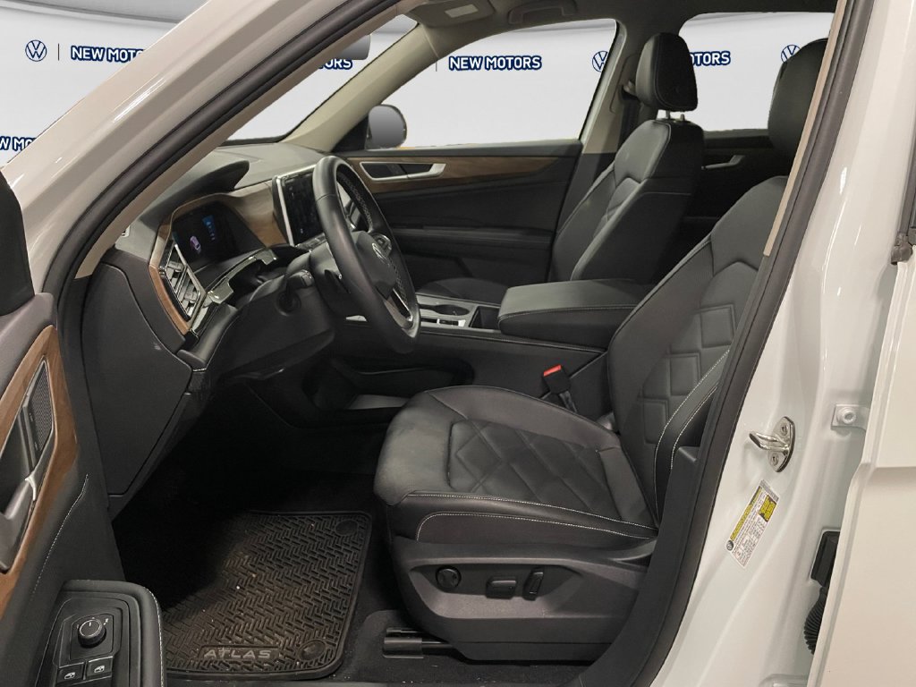 2026 Volkswagen Atlas photo 8 of 13