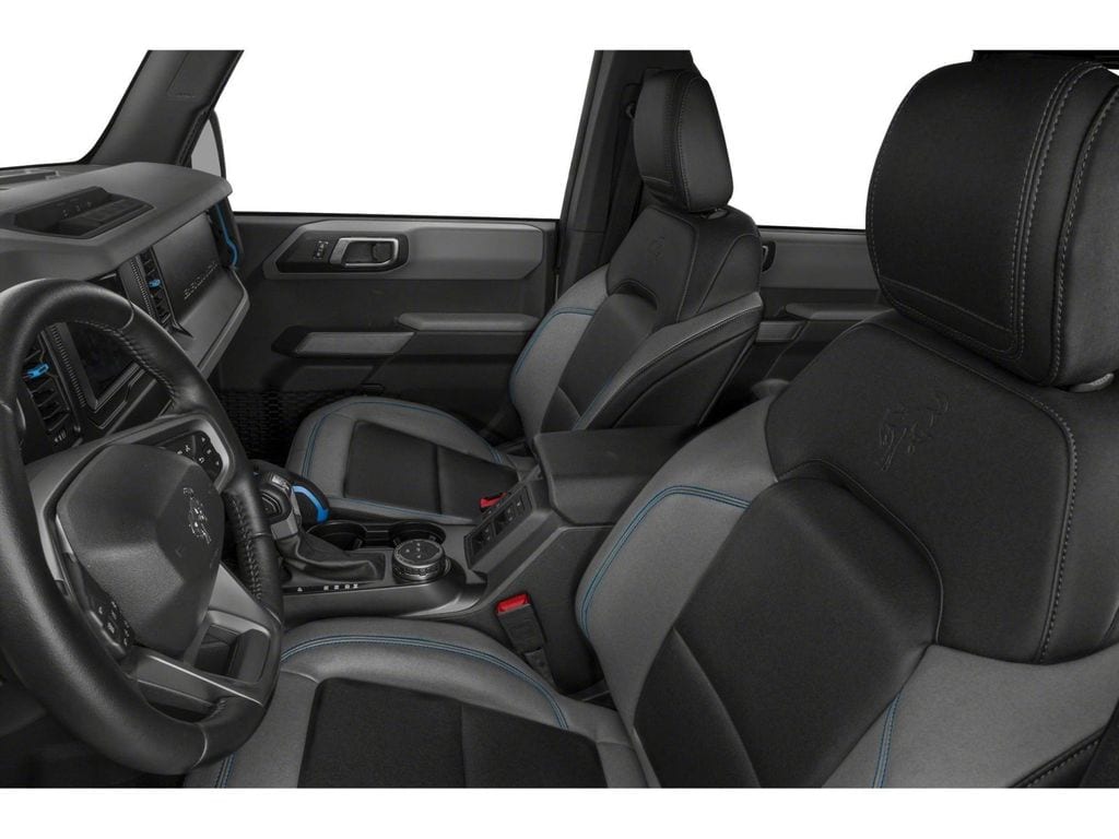 2023 Ford Bronco  Oxford White at New Motors