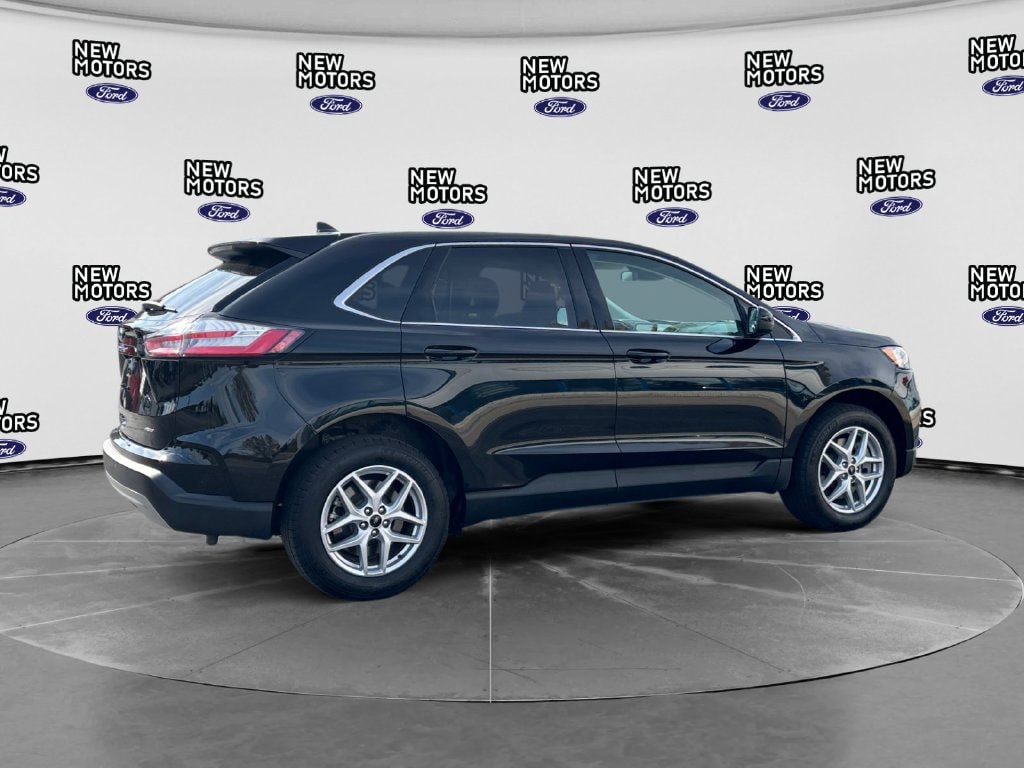 2024 Ford Edge photo 5 of 16