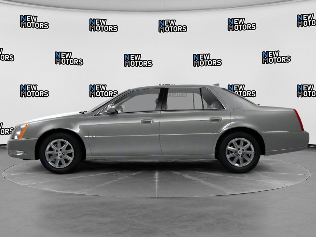 2010 Cadillac DTS photo 3 of 17