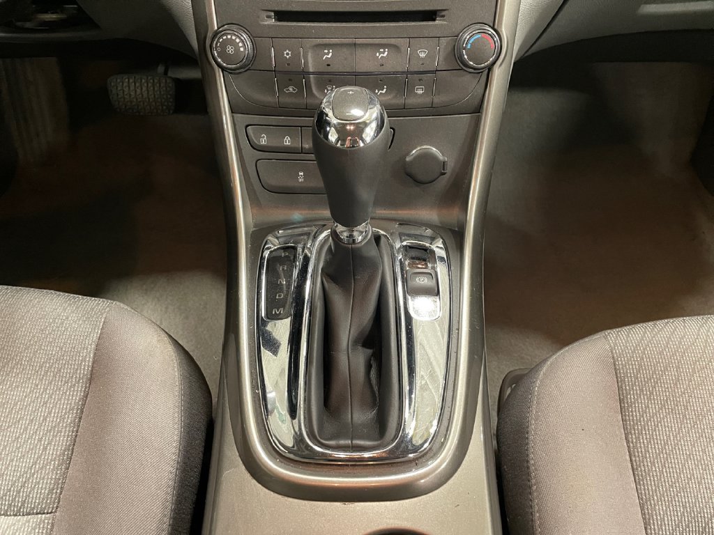 2013 Chevrolet Malibu photo 11 of 15