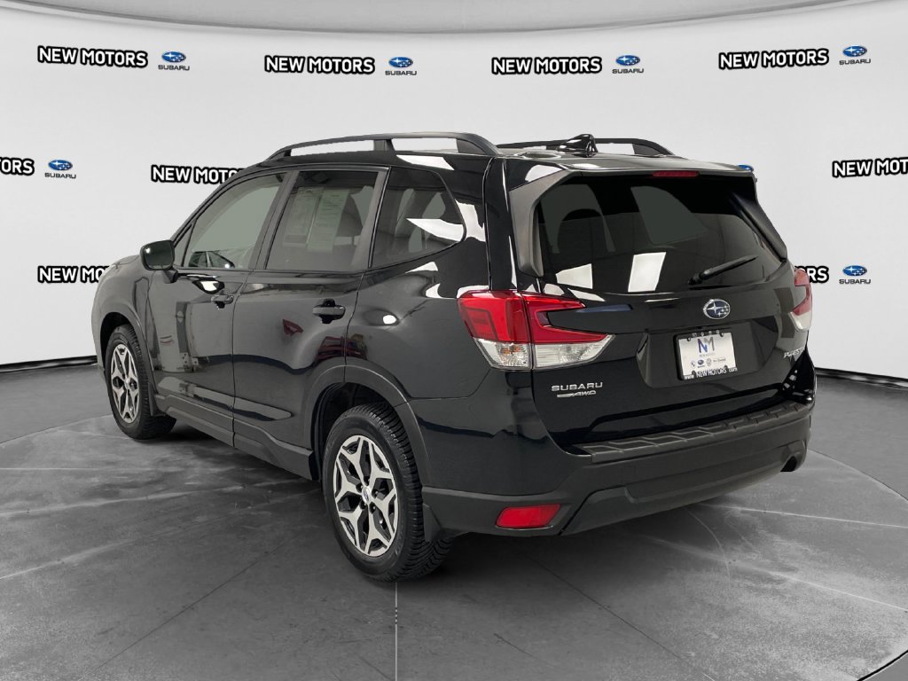 2019 Subaru Forester photo 2 of 15