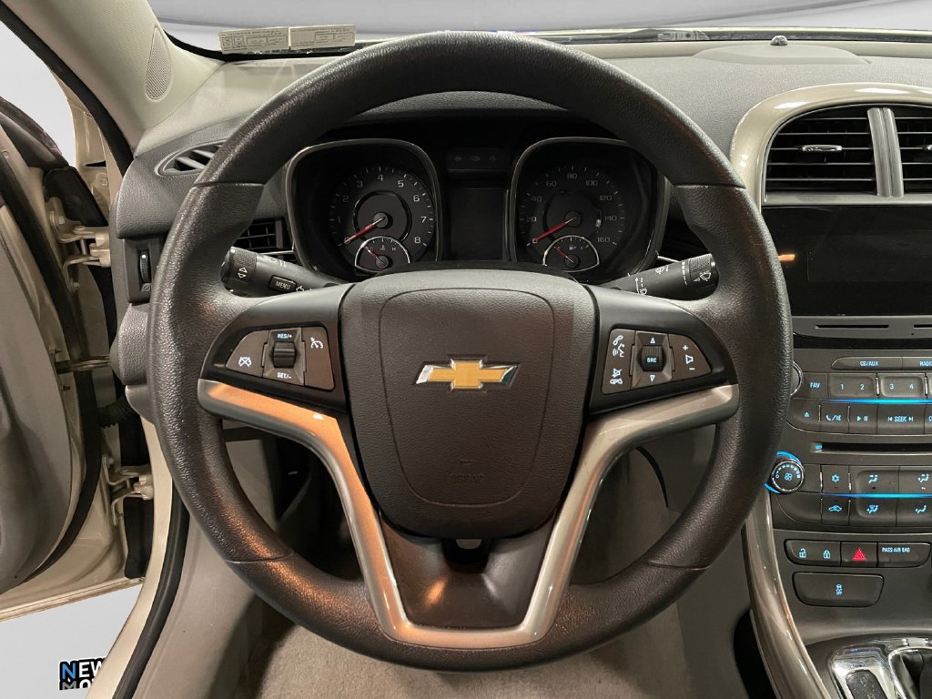 2013 Chevrolet Malibu photo 12 of 15