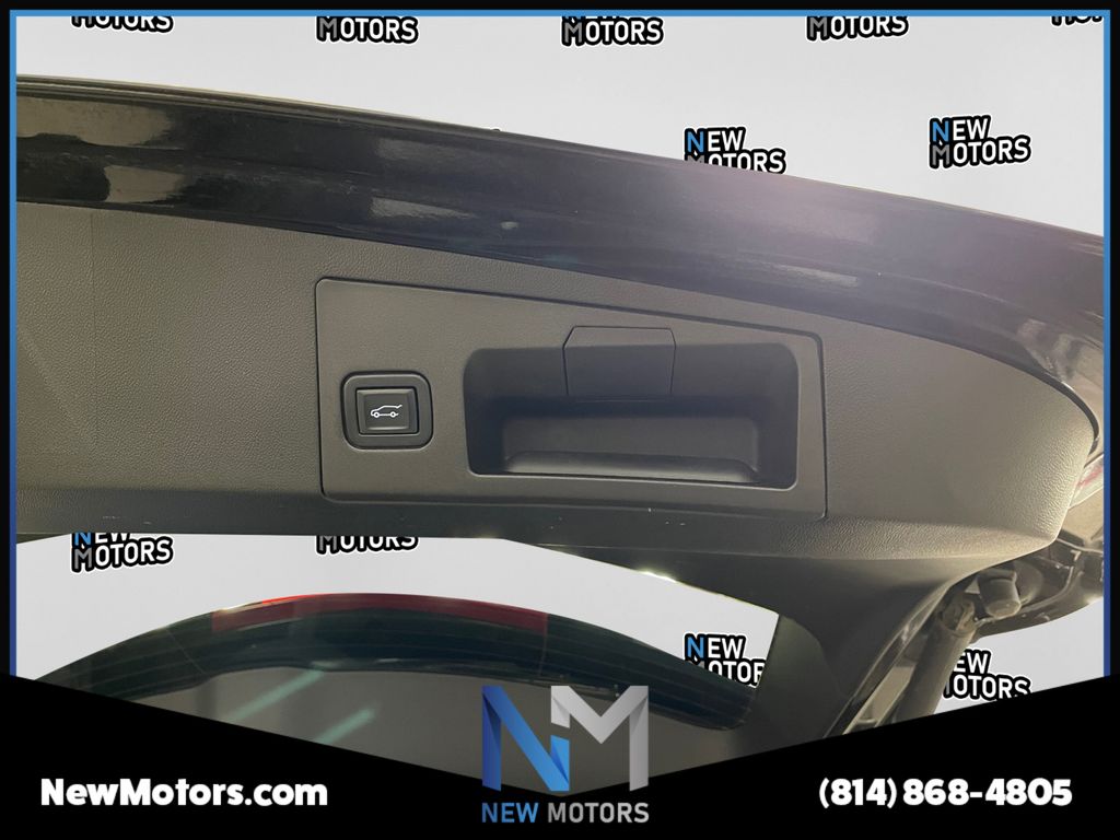 2022 CADILLAC XT5 Sport Stellar Black at New Motors