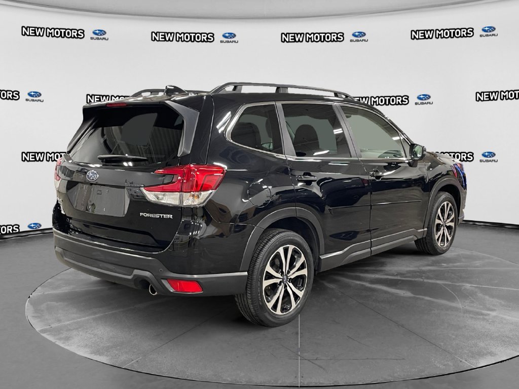 2023 Subaru Forester photo 5 of 17