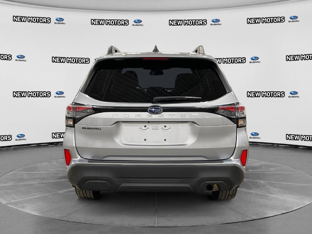 2025 Subaru Forester photo 5 of 18