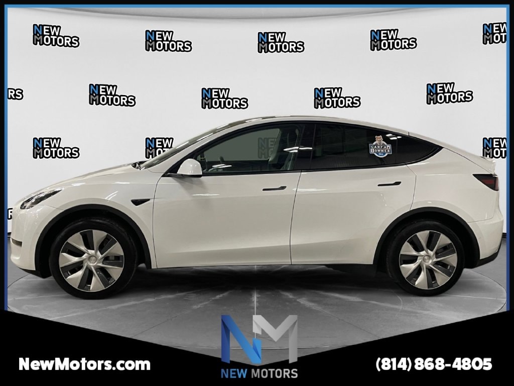 2021 Tesla Model Y photo 2 of 17