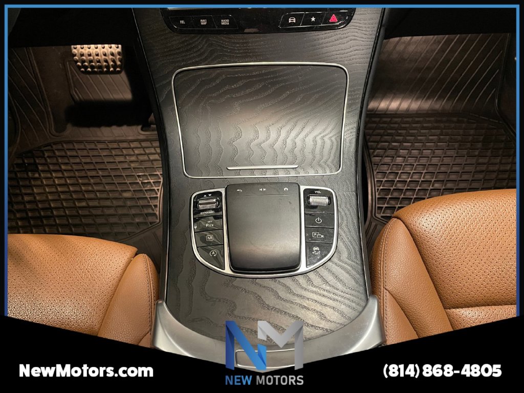 2021 Mercedes-Benz GLC 300 photo 11 of 17
