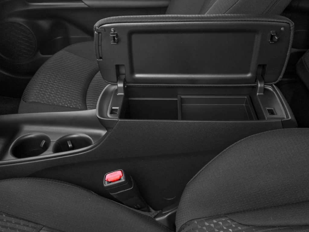 2016 Toyota Prius photo 9 of 10