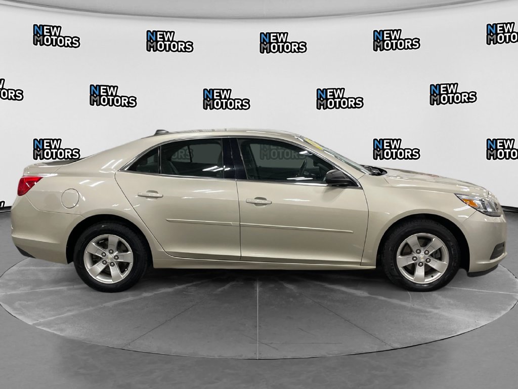 2013 Chevrolet Malibu photo 6 of 15