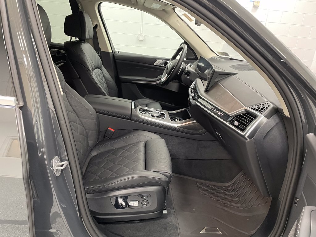 2026 BMW X7 photo 12 of 15