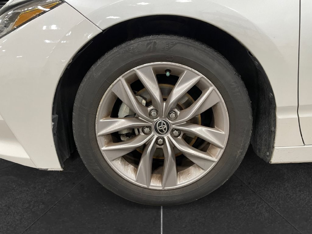 2021 Toyota Avalon photo 14 of 16