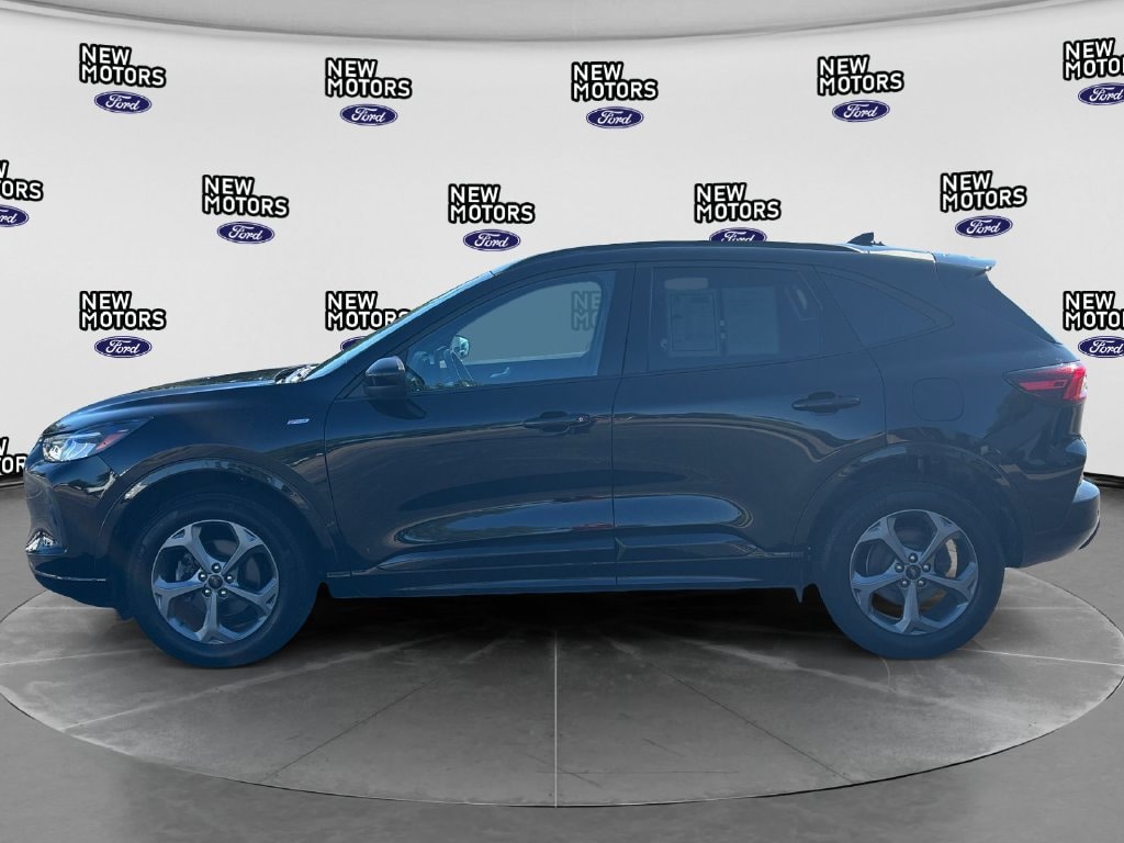 2024 Ford Escape photo 2 of 18