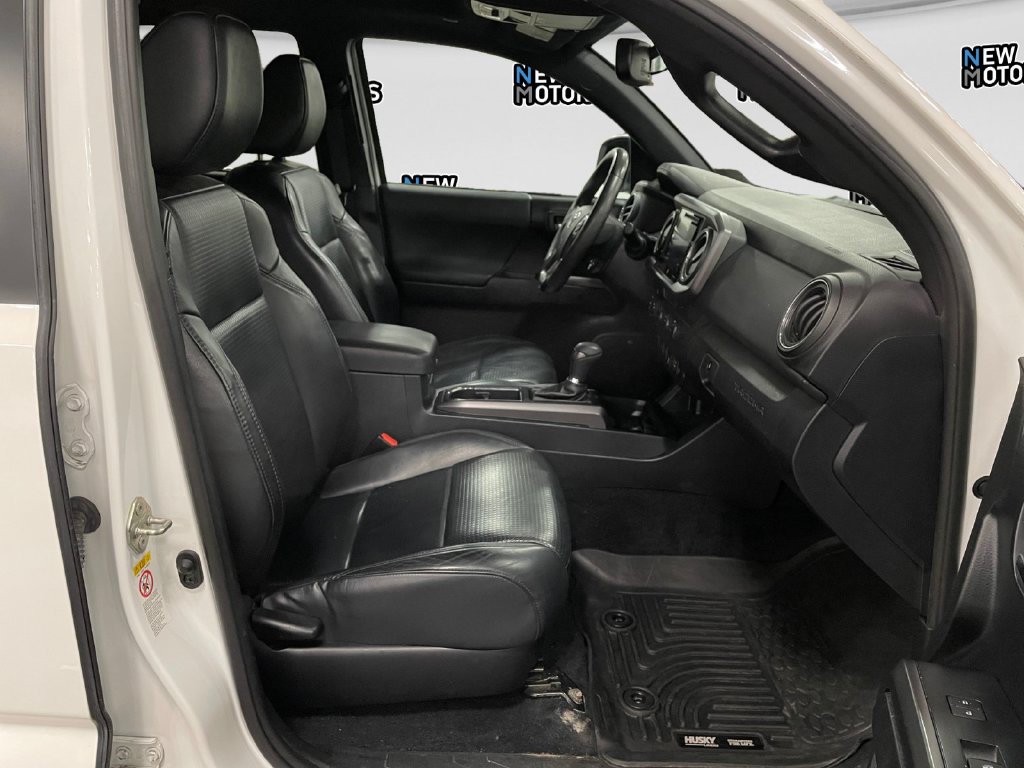 2019 Toyota Tacoma TRD Sport V6 Super White at Auto Express Rt. 8