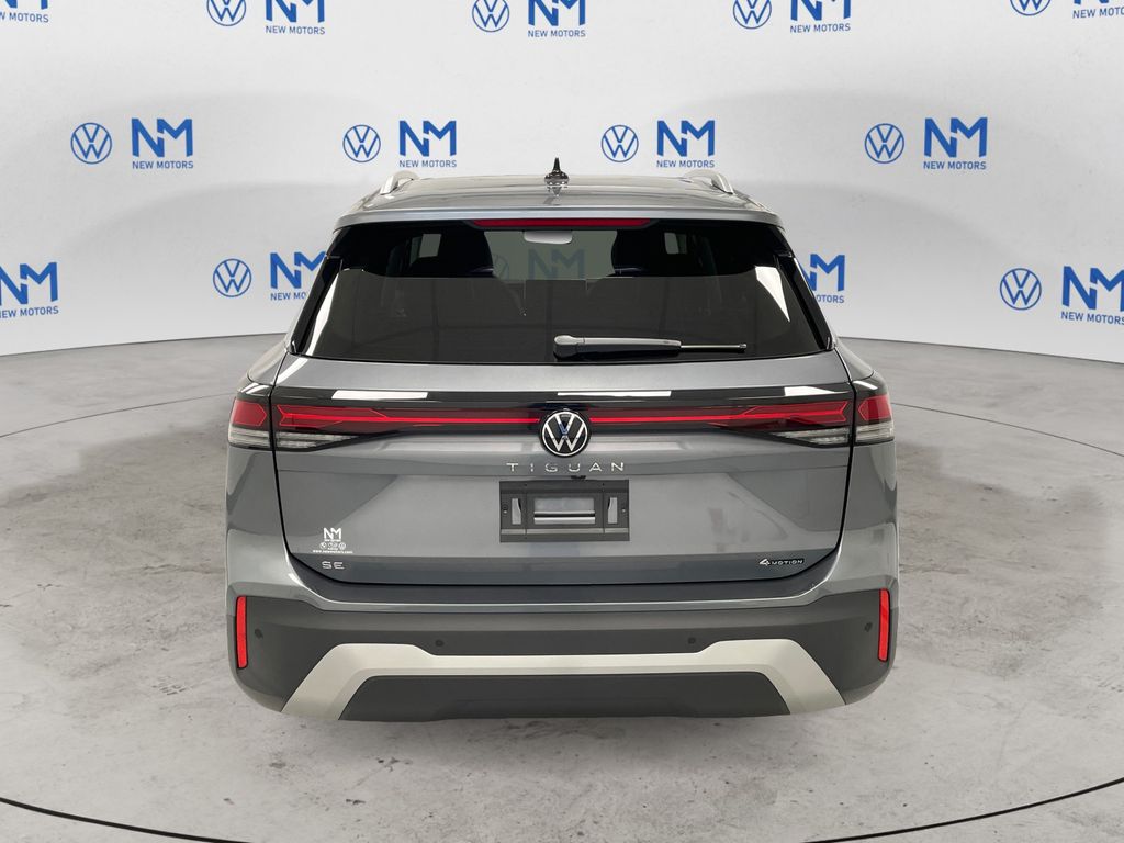 2025 Volkswagen Tiguan SE photo 4
