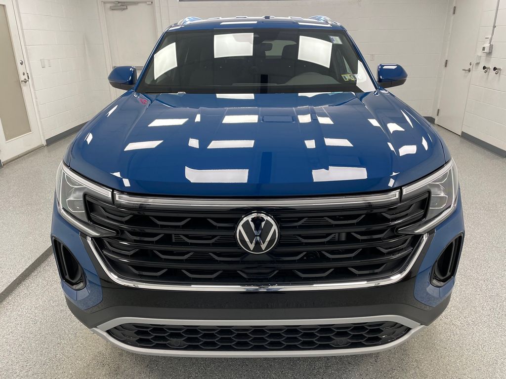 2025 Volkswagen Atlas Cross Sport SE photo 2