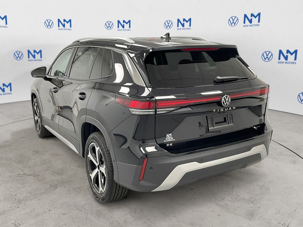 2025 Volkswagen Tiguan SE photo 3