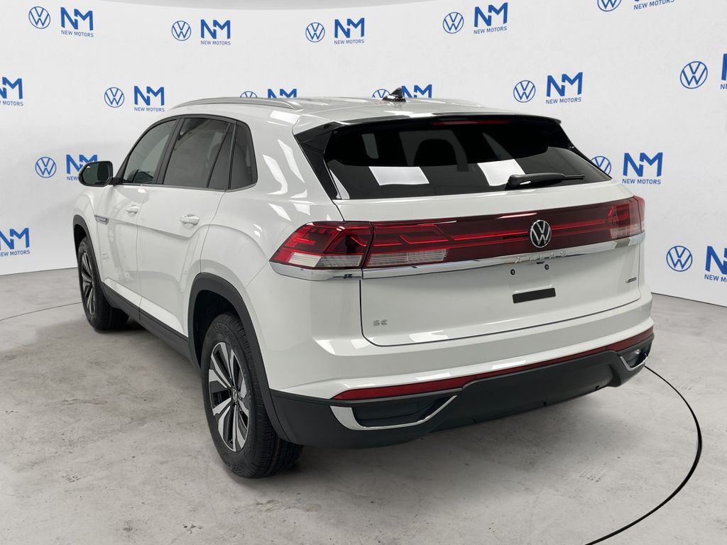 2026 Volkswagen Atlas Cross Sport SE photo 2