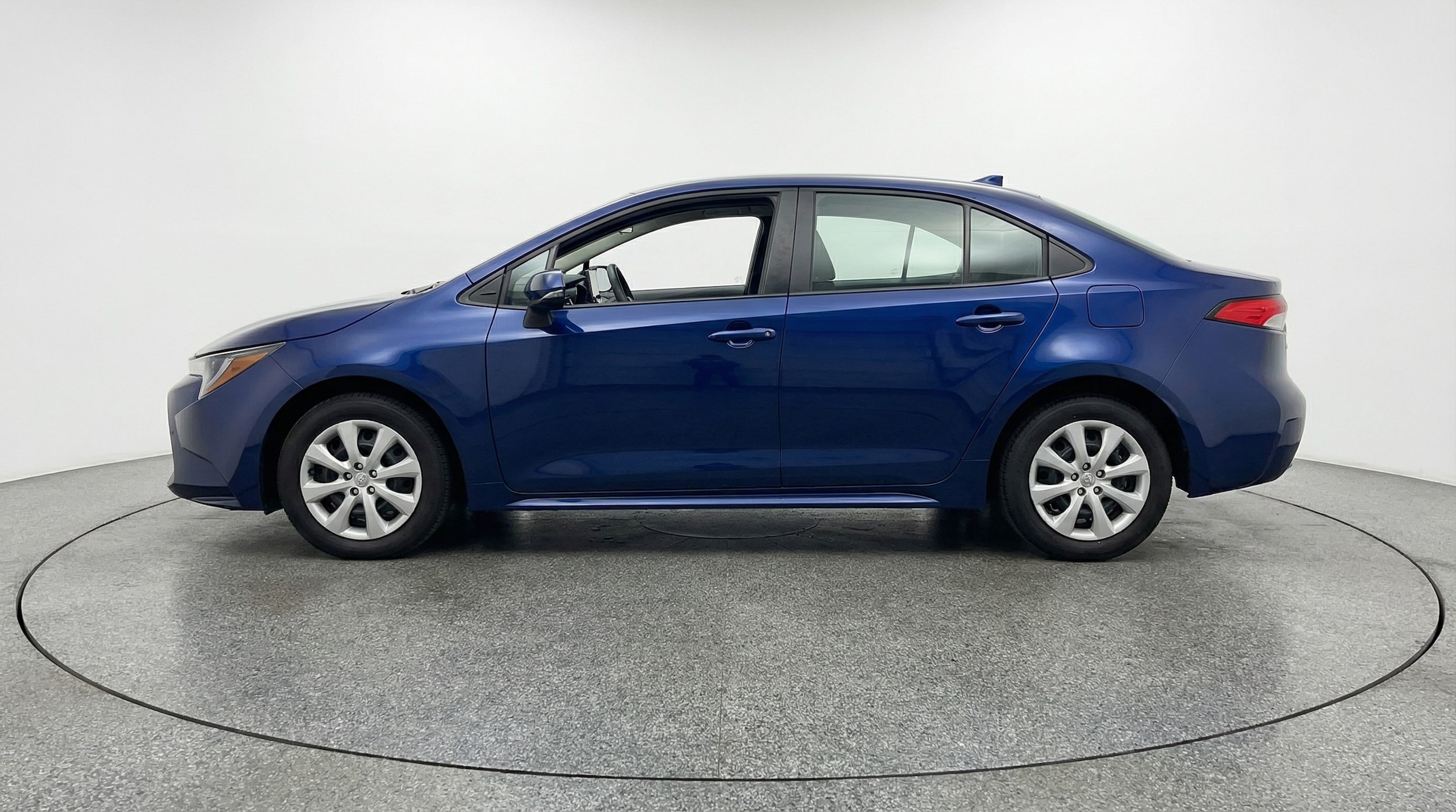 Thumbnail: 2025 Toyota Corolla - 4