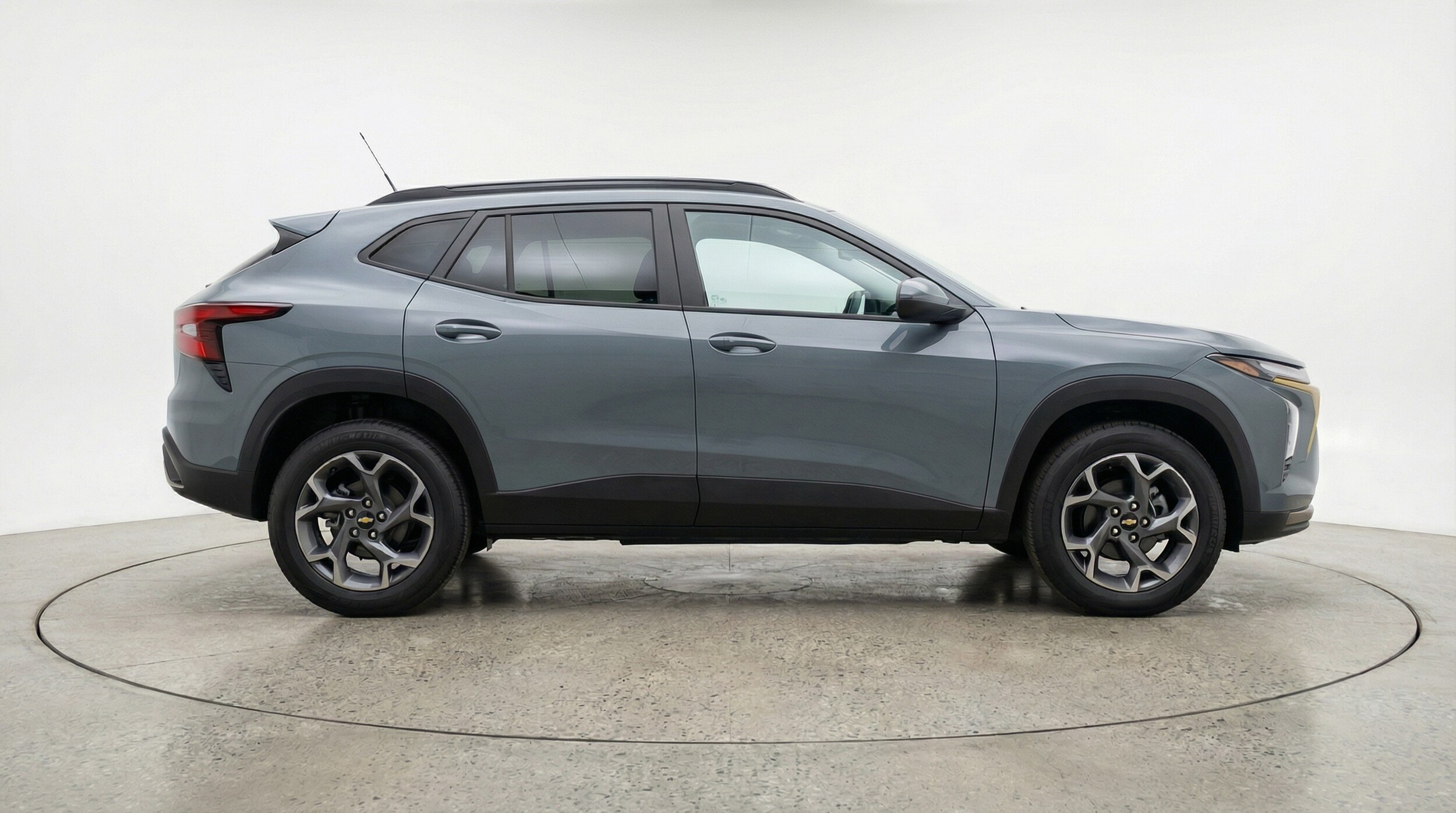 Thumbnail: 2025 Chevrolet Trax - 8