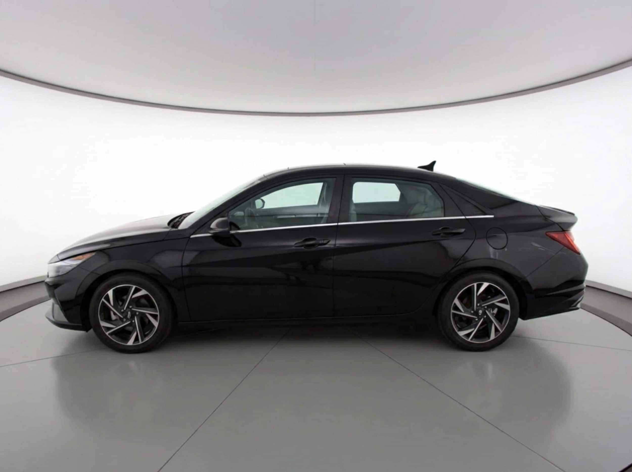 Thumbnail: 2025 Hyundai Elantra - 4