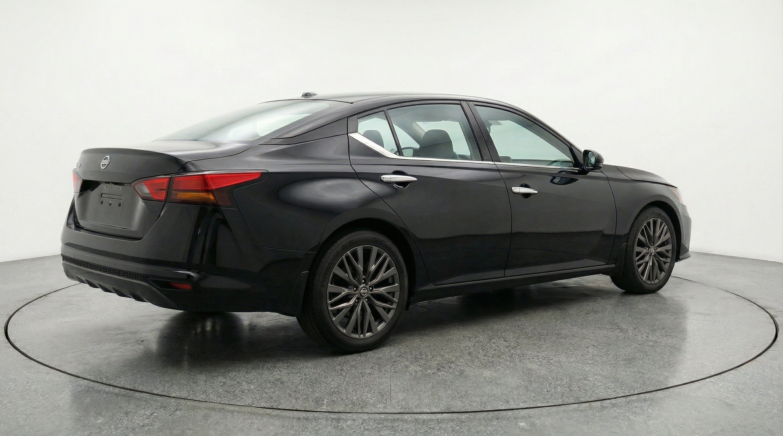 Thumbnail: 2025 Nissan Altima - 9