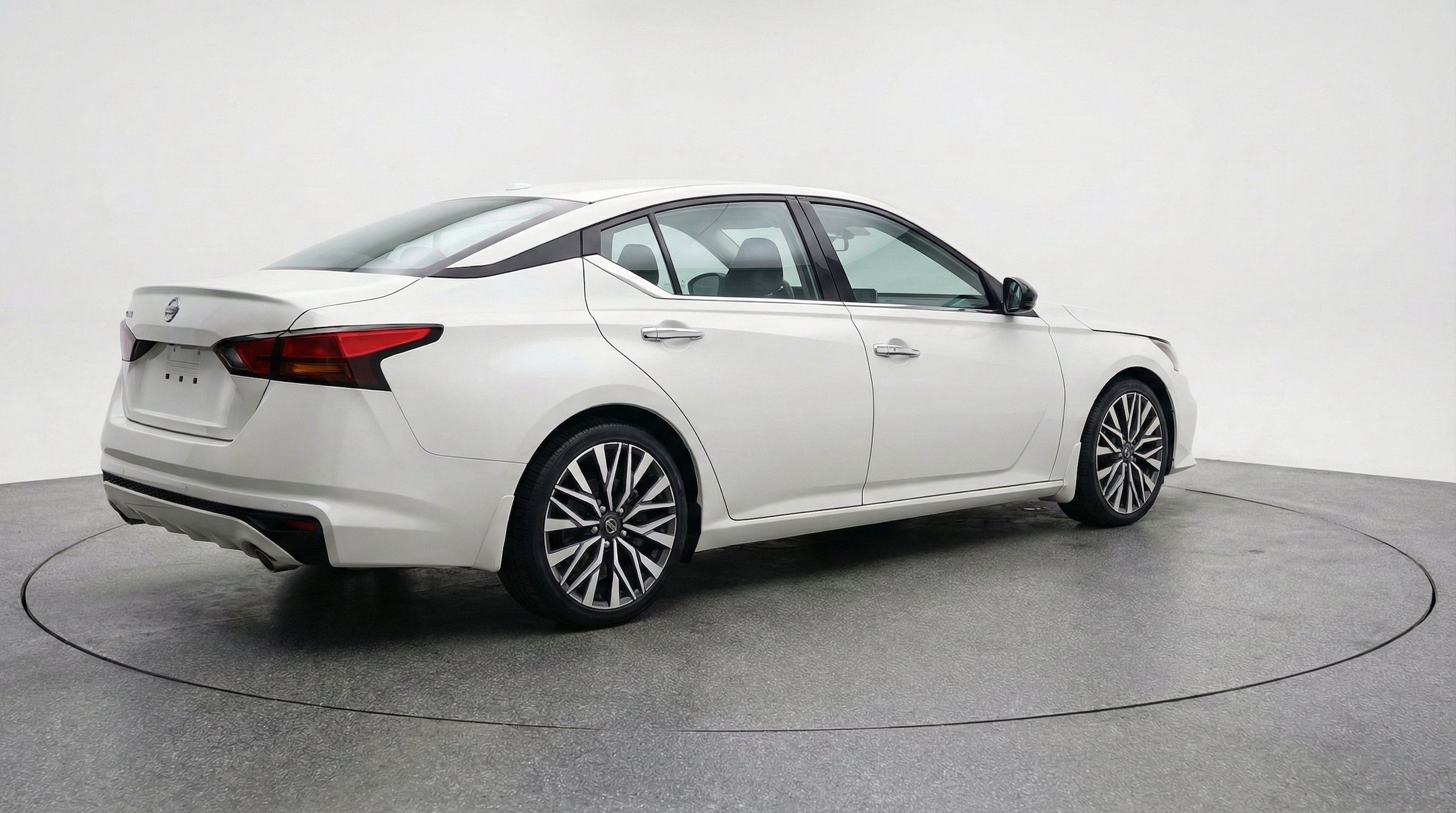 2025 Nissan Altima SV - Photo 8
