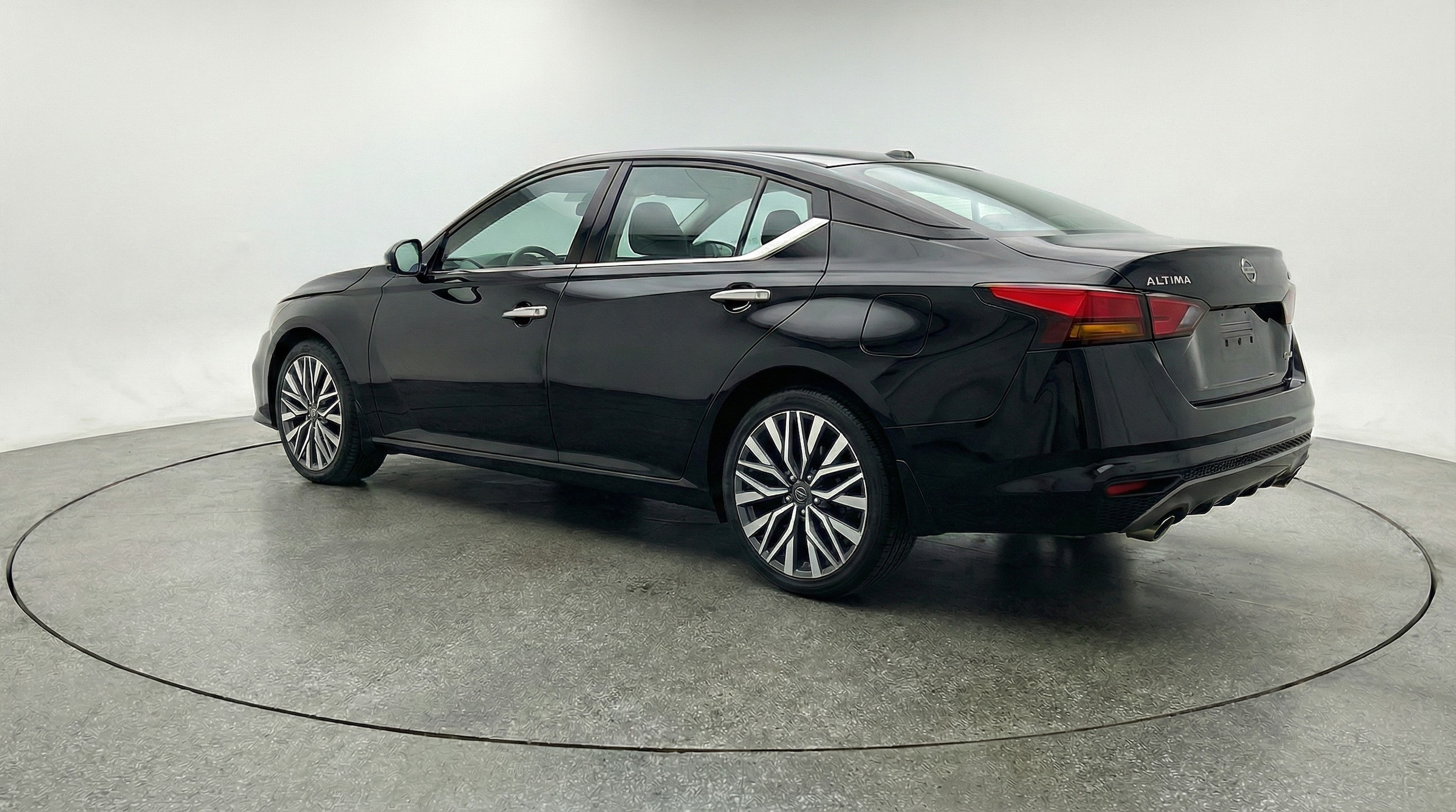 Thumbnail: 2025 Nissan Altima - 5