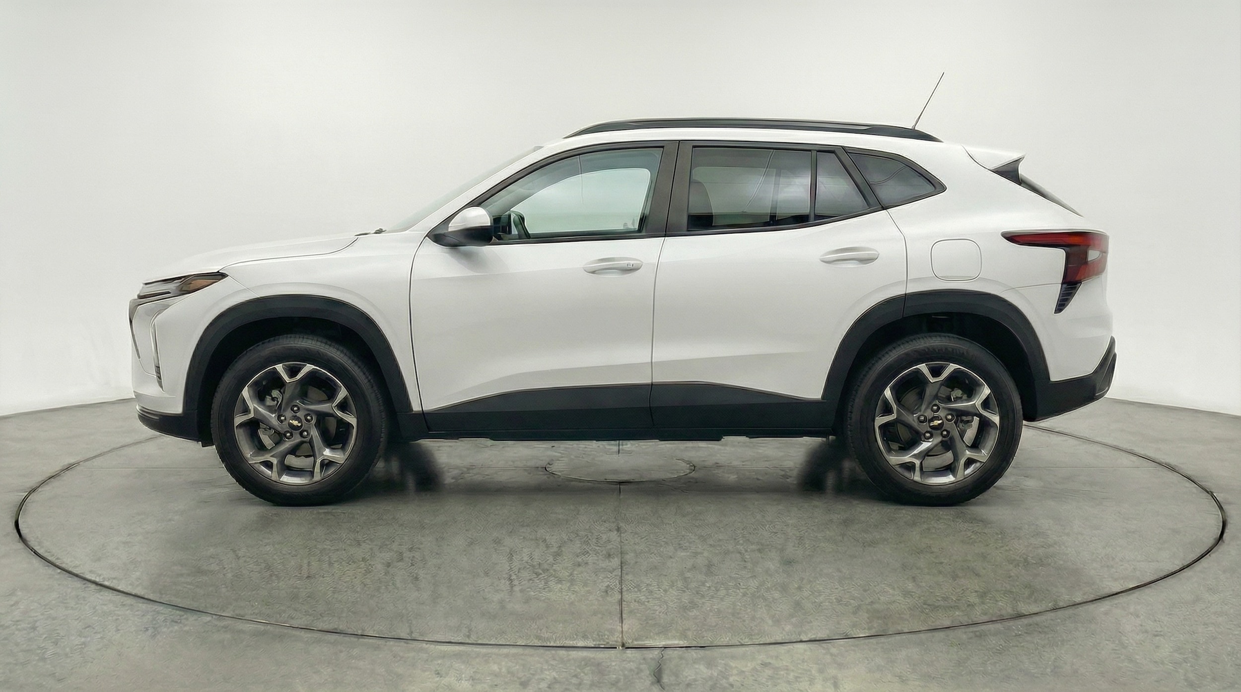 Thumbnail: 2025 Chevrolet Trax - 4