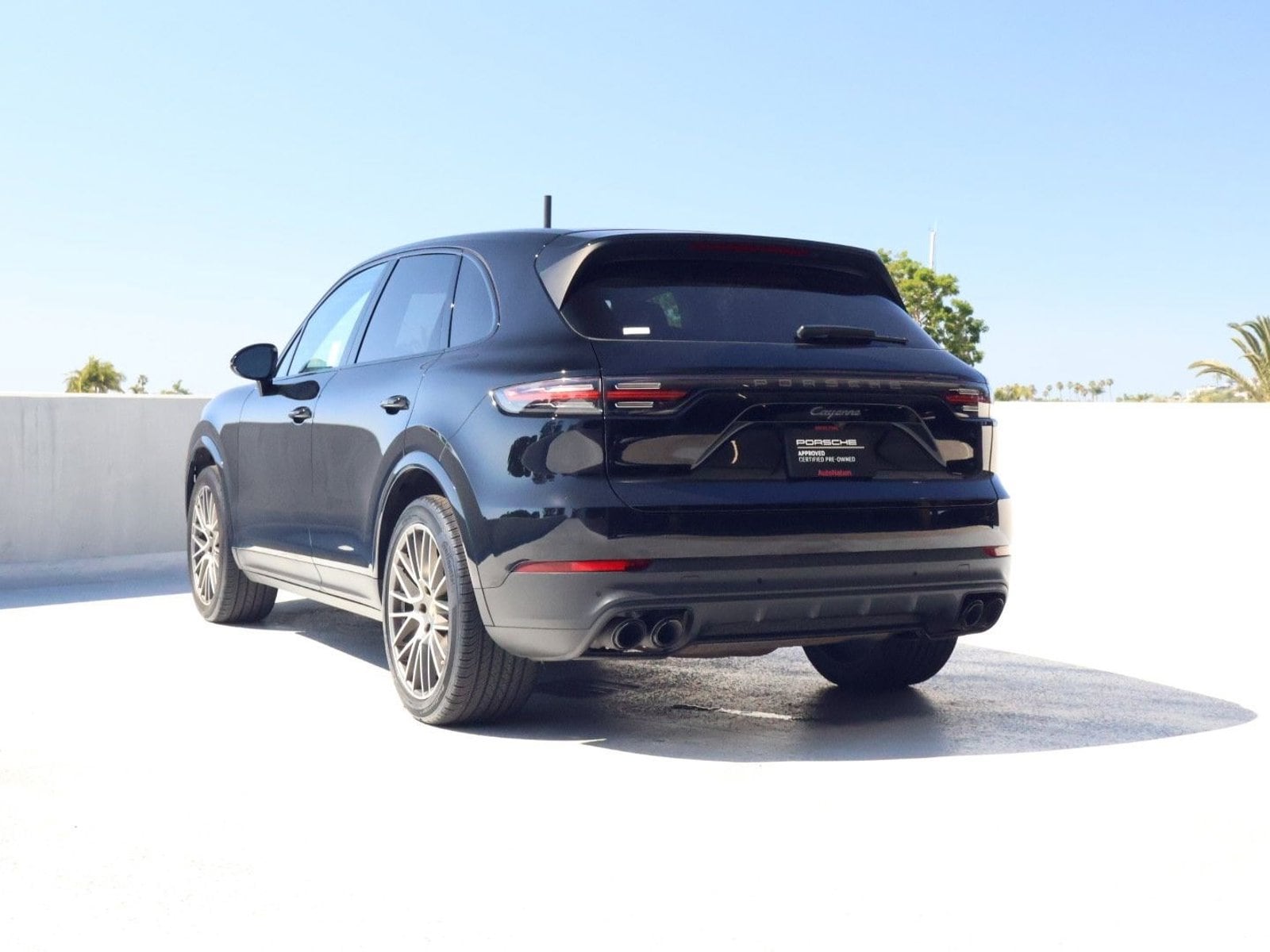 2022 Porsche Cayenne Platinum Edition photo 2