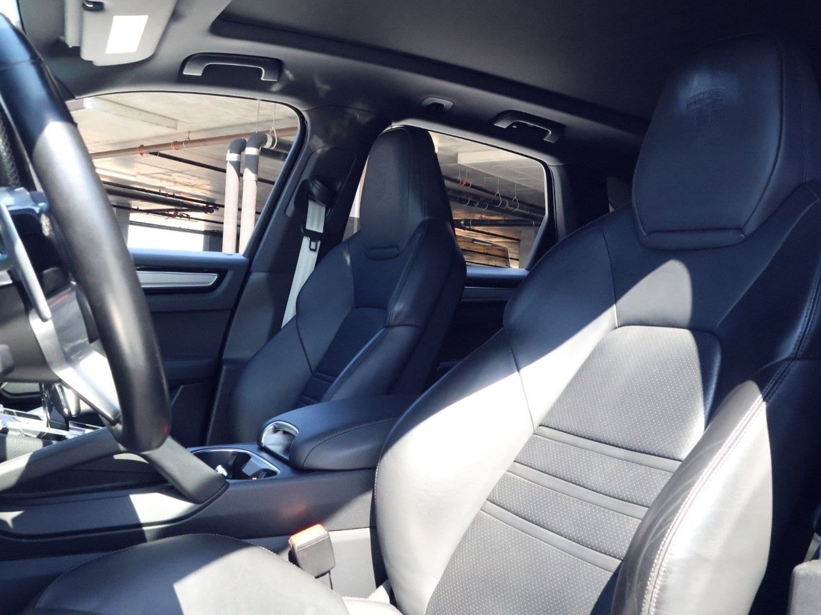 2022 Porsche Cayenne Platinum Edition photo 4