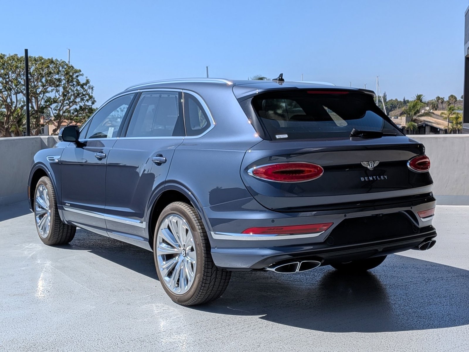 2025 Bentley Bentayga Azure photo 2