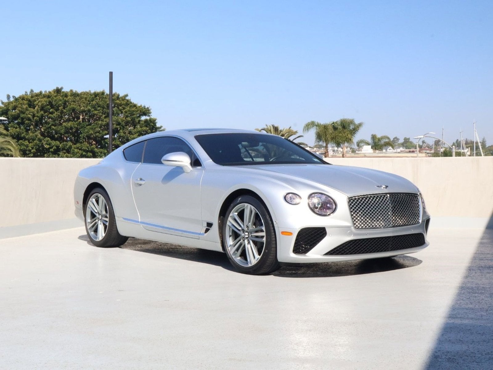 2023 Bentley Continental GT V8 Mulliner's photo