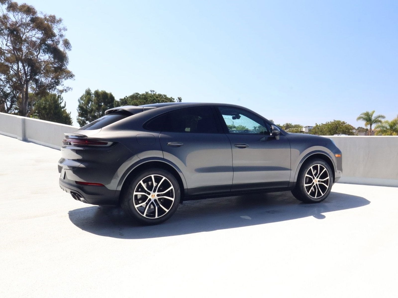 2024 Porsche Cayenne Coupe photo 3