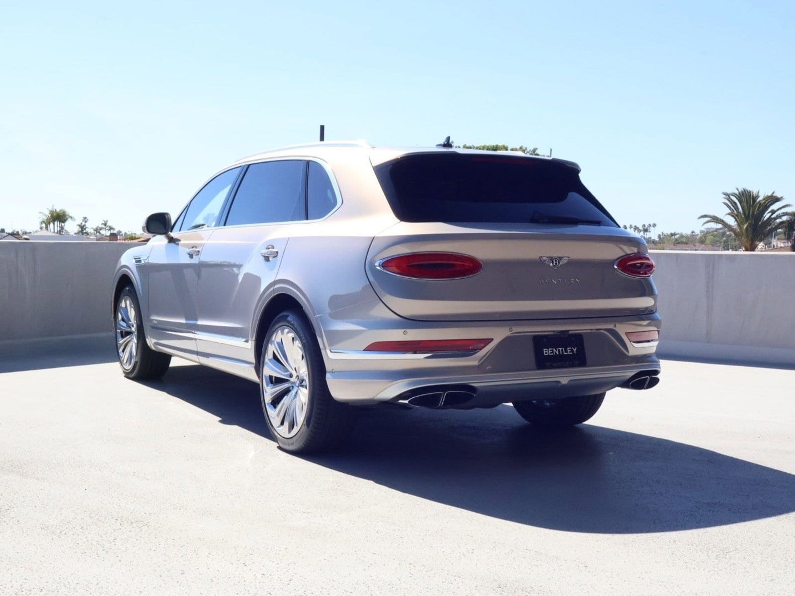 2023 Bentley Bentayga EWB Azure photo 3