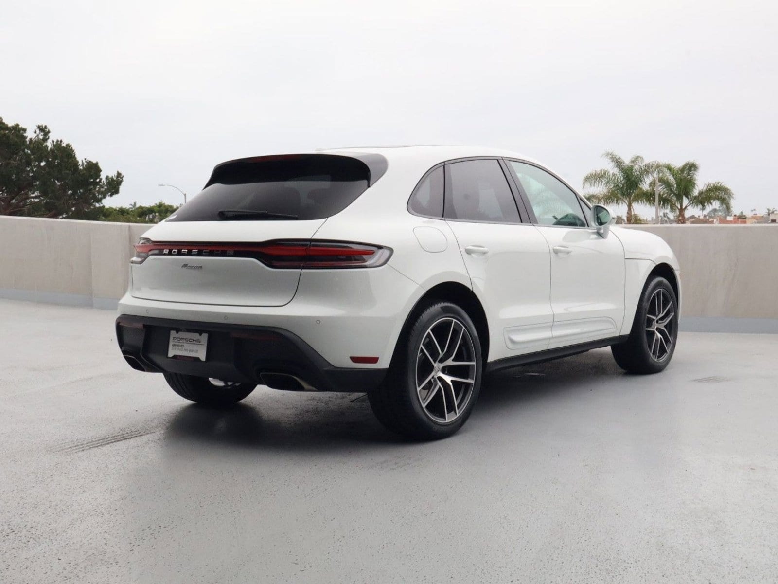 2025 Porsche Macan photo 3